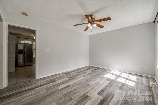 Building Photo - 2291 Douglas Heights Ln
