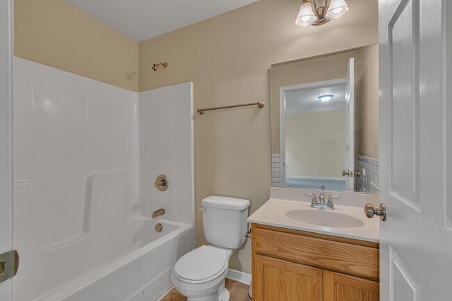 Building Photo - Charming 3-Bedroom Home on Large Acreage L...