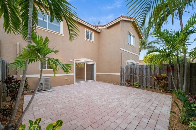 Building Photo - Cutler Bay Townhouse