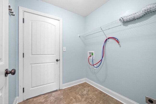 Building Photo - 3 Bedroom 2 Bath Home For Rent Near Post!