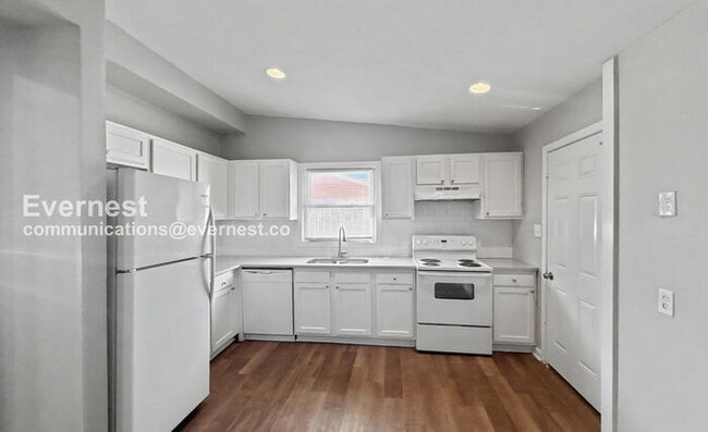 Building Photo - 1140 Daniel Dr