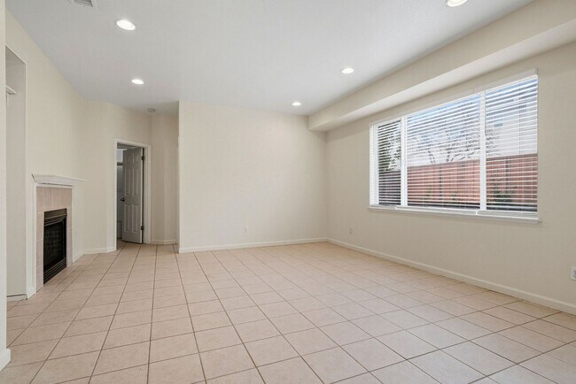 Building Photo - 1263 Montgomery Ln