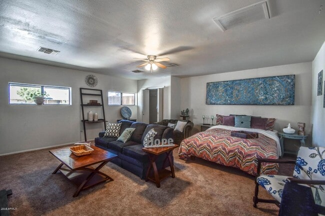 Building Photo - 6-Bedroom Tempe Home with Private Pool & Ideal Location