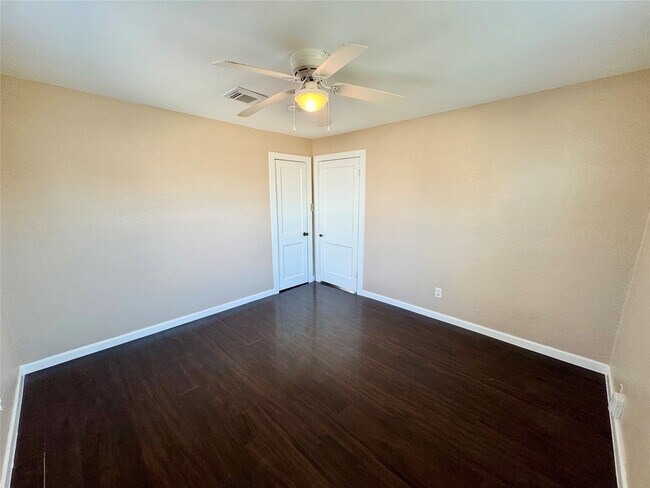 Building Photo - 3714 Avenue S 1/2