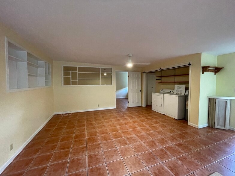 Building Photo - 166 Hauoli St