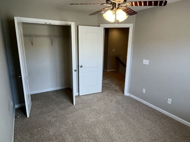 Building Photo - Great 2 Story 3 Bedroom Townhome in Stone ...