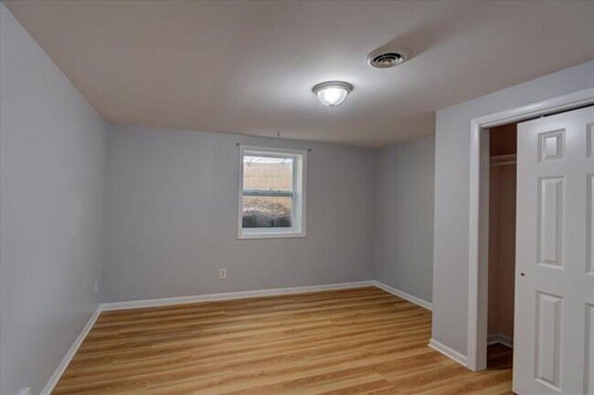 Building Photo - 3909 Patrick Henry Way