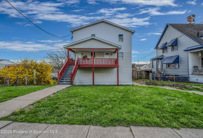 Building Photo - 1418 N Main Ave