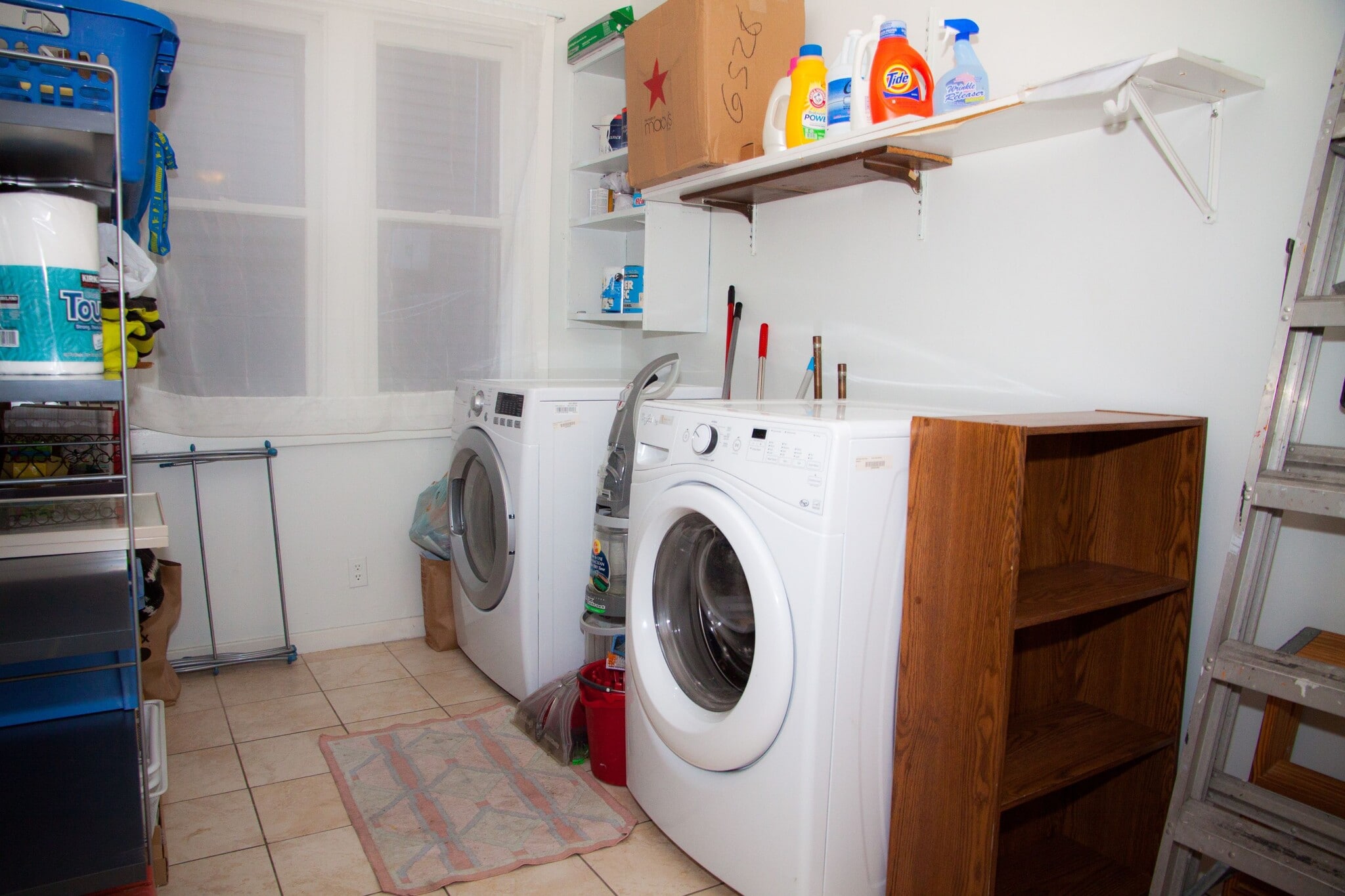 In unit laundry - 3443 Sheffield N Ave