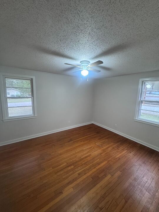 Building Photo - 4704 Belle Wood Dr S