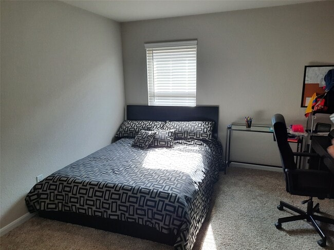 Building Photo - 3326 Sumac Dr