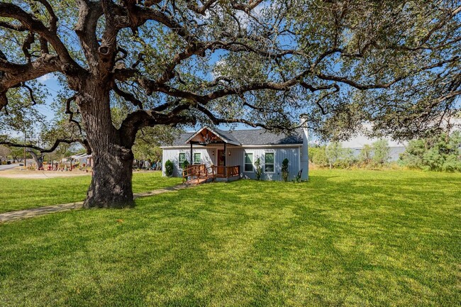 Primary Photo - Beautifully Styled Country Home in Devine,...