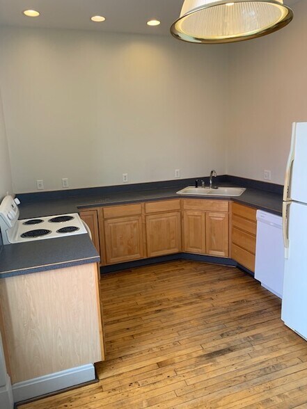 Building Photo - 10 1/2 N Sandusky St