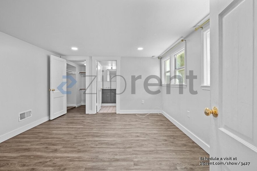 Building Photo - 29 Mariposa Rd