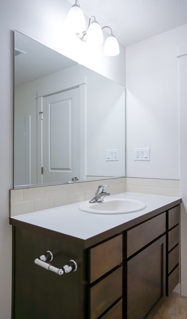 Building Photo - 4 Bedroom, 2.5 Bath New home