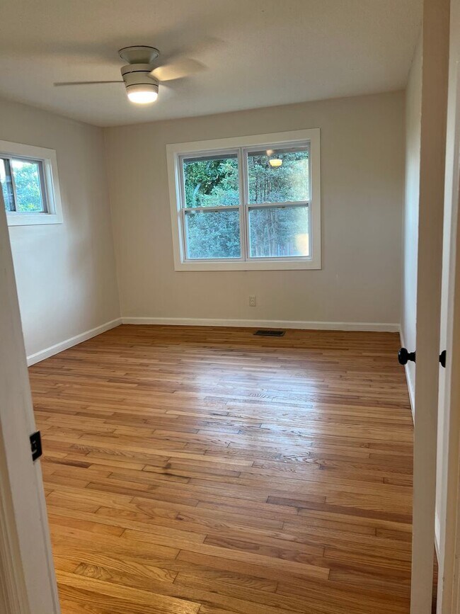 Building Photo - 111 Perrin Ave