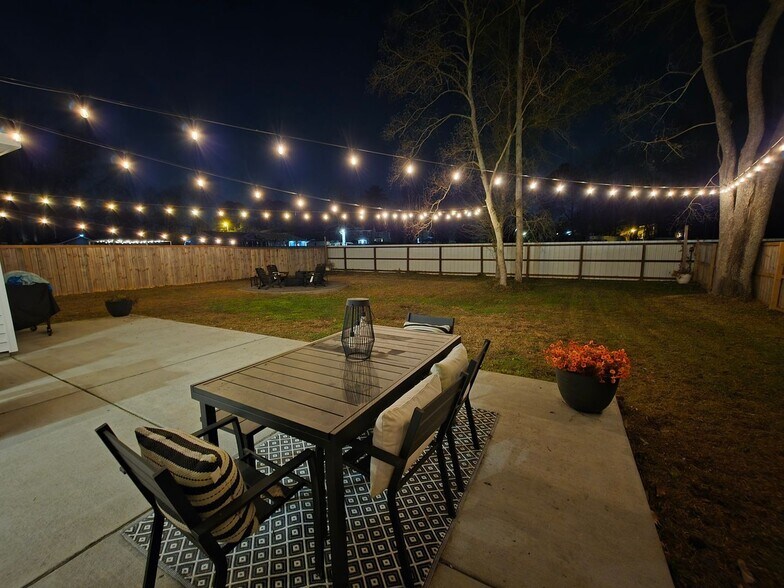 Building Photo - 8705 Jenny Lind St