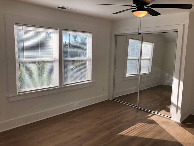Building Photo - Two Story Home - 7 Bedrooms and 4 Bathroom...