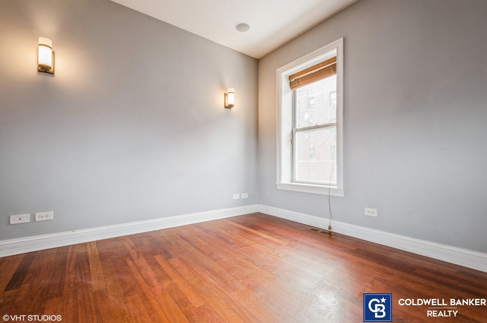 Building Photo - 2574 W Lyndale St