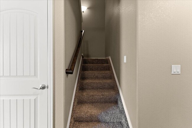 Building Photo - Beautiful 4 Bed 3 Bath in Lorson Ranch!!!