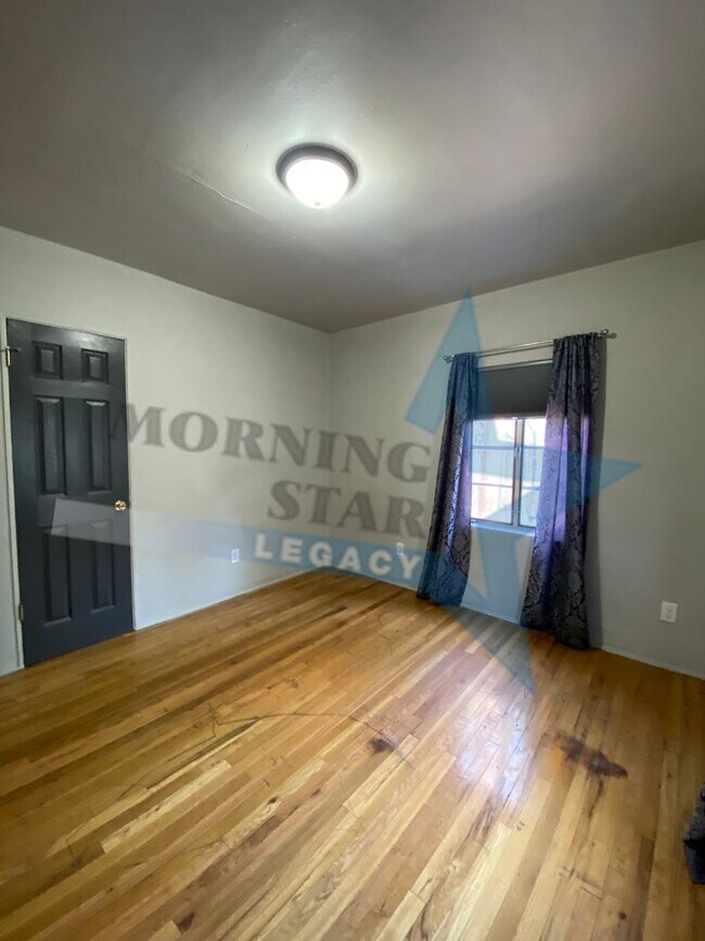 Building Photo - 2325 College St