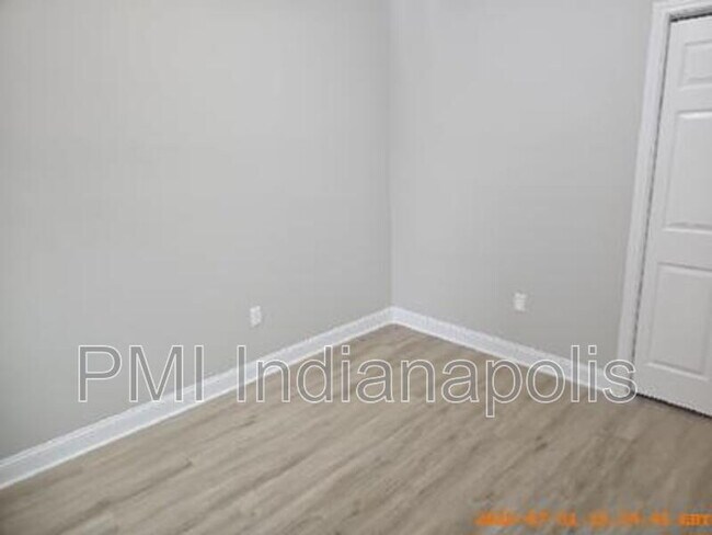 Building Photo - 640 N Parker Ave