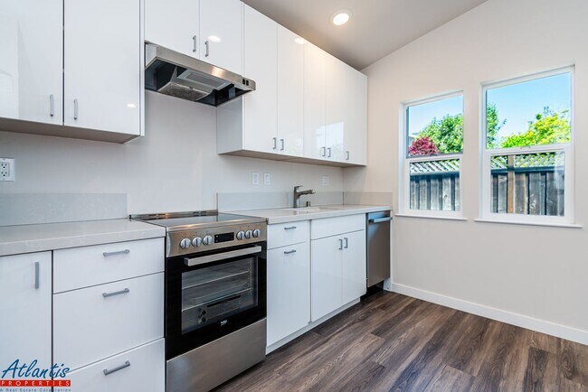 Building Photo - Beautiful Home With Stand-Alone ADU | Camb...