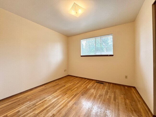 Building Photo - Bellevue Home
