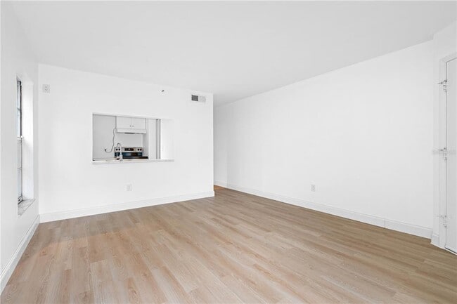 Building Photo - 7200 E Bank Dr