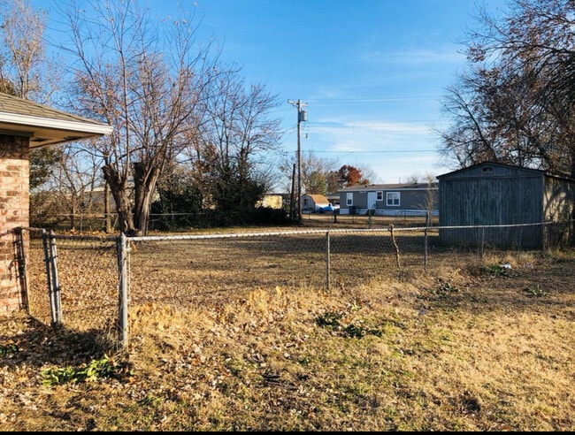 Building Photo - 1203 E Pecan St
