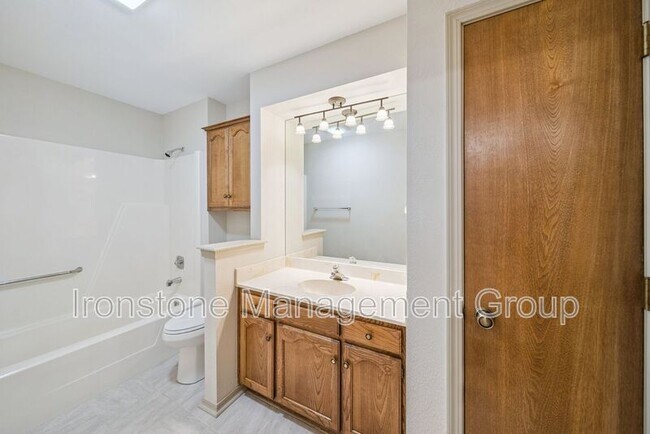 Building Photo - 8405 S Kalanchoe Ave