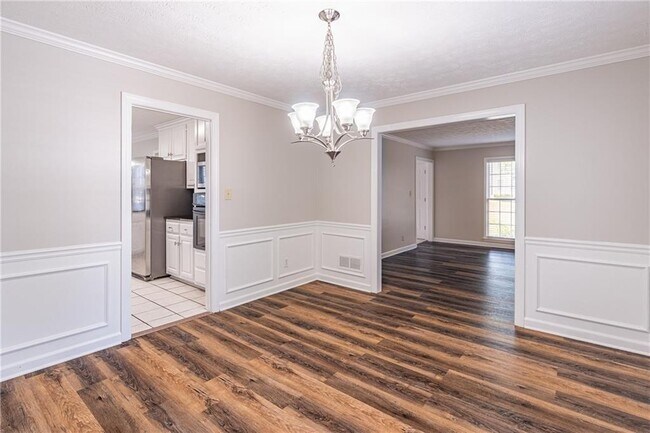 Building Photo - 736 Singley Dr