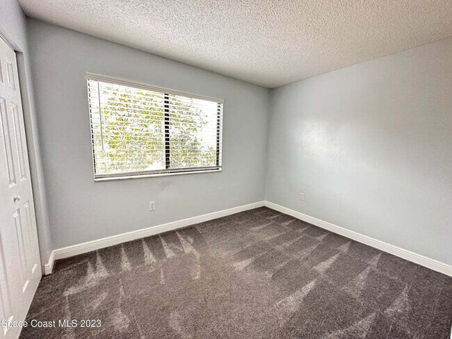 Building Photo - Titusville Townhouse