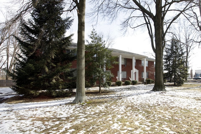 Building Photo - Four Oaks Apartments