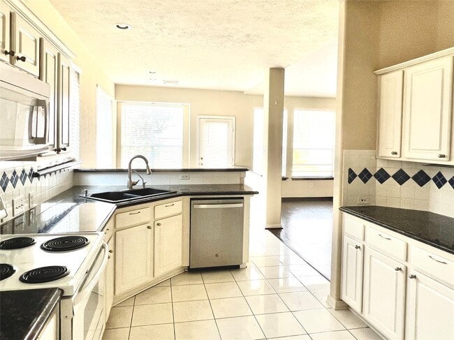 Building Photo - 4911 Knights Branch Dr