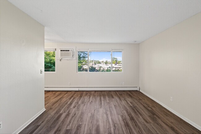 Building Photo - Rosco Apts- 2710