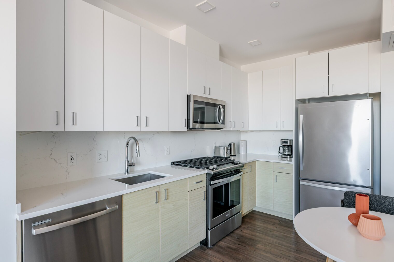 Building Photo - 245 Walnut St