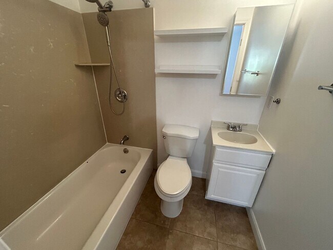 Building Photo - 3 Bed 2 Bath with Great Views in San Leand...