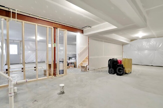 Building Photo - 204 Station Terrace W