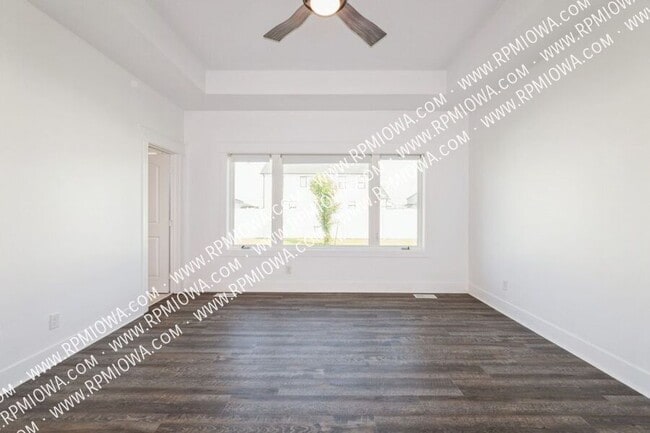 Building Photo - 1408 NW Spruce Dr