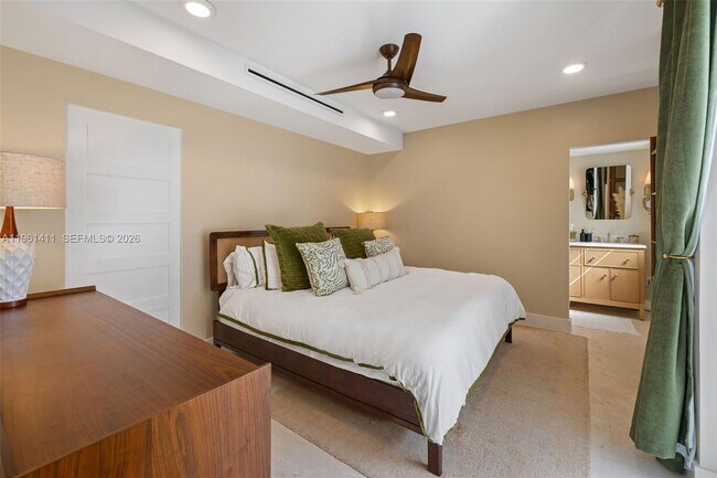 Building Photo - 1402 Brickell Bay Dr