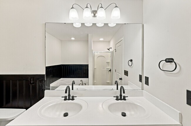 Building Photo - 129 Zulabelle Ct