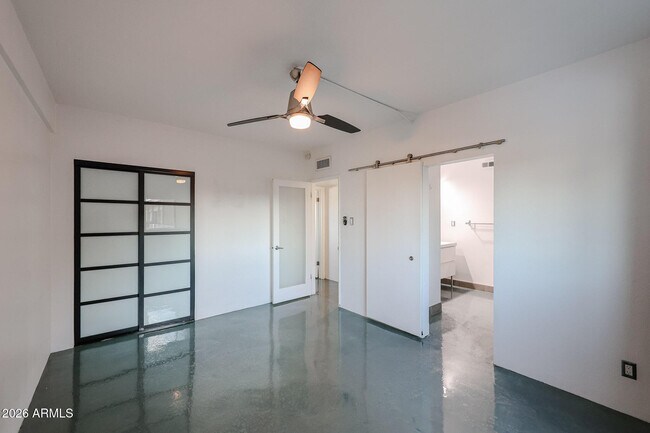 Building Photo - 353 E Thomas Rd