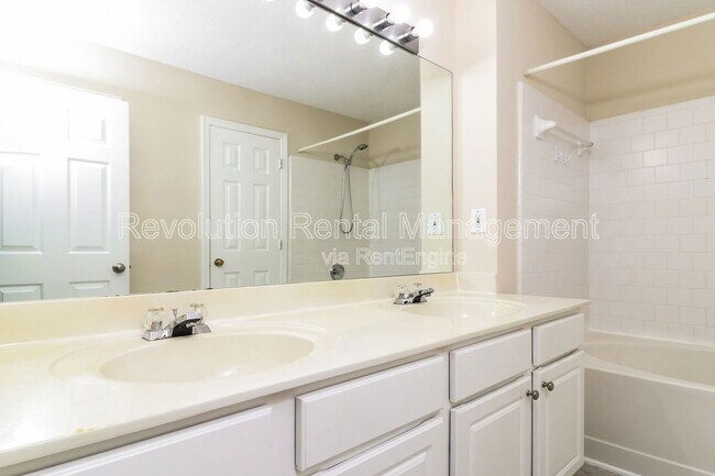 Building Photo - 2614 Regent Walk Dr