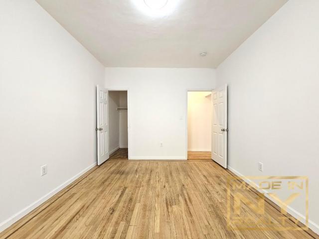 Building Photo - 2 bedroom in SUNNYSIDE NY 11104