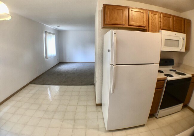 Building Photo - 1625 Flynn Ln