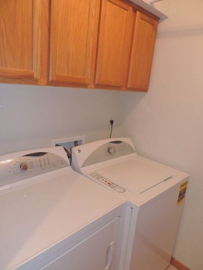 Building Photo - $1,450 | 2 Bedroom, 2 Bathroom Condo | Pet...