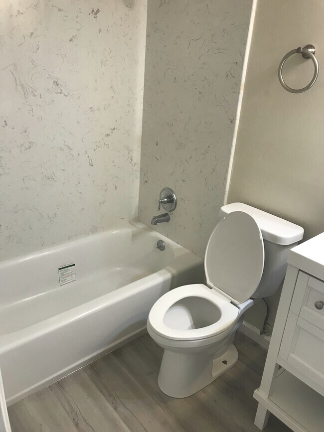 Building Photo - 145 El Toro Ct