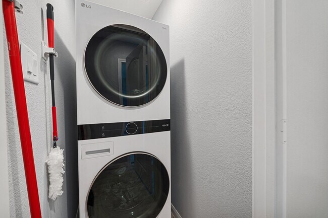 Building Photo - 17038 Marie Vlg Dr