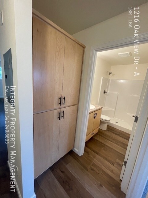 Building Photo - 1216 Oak View Dr